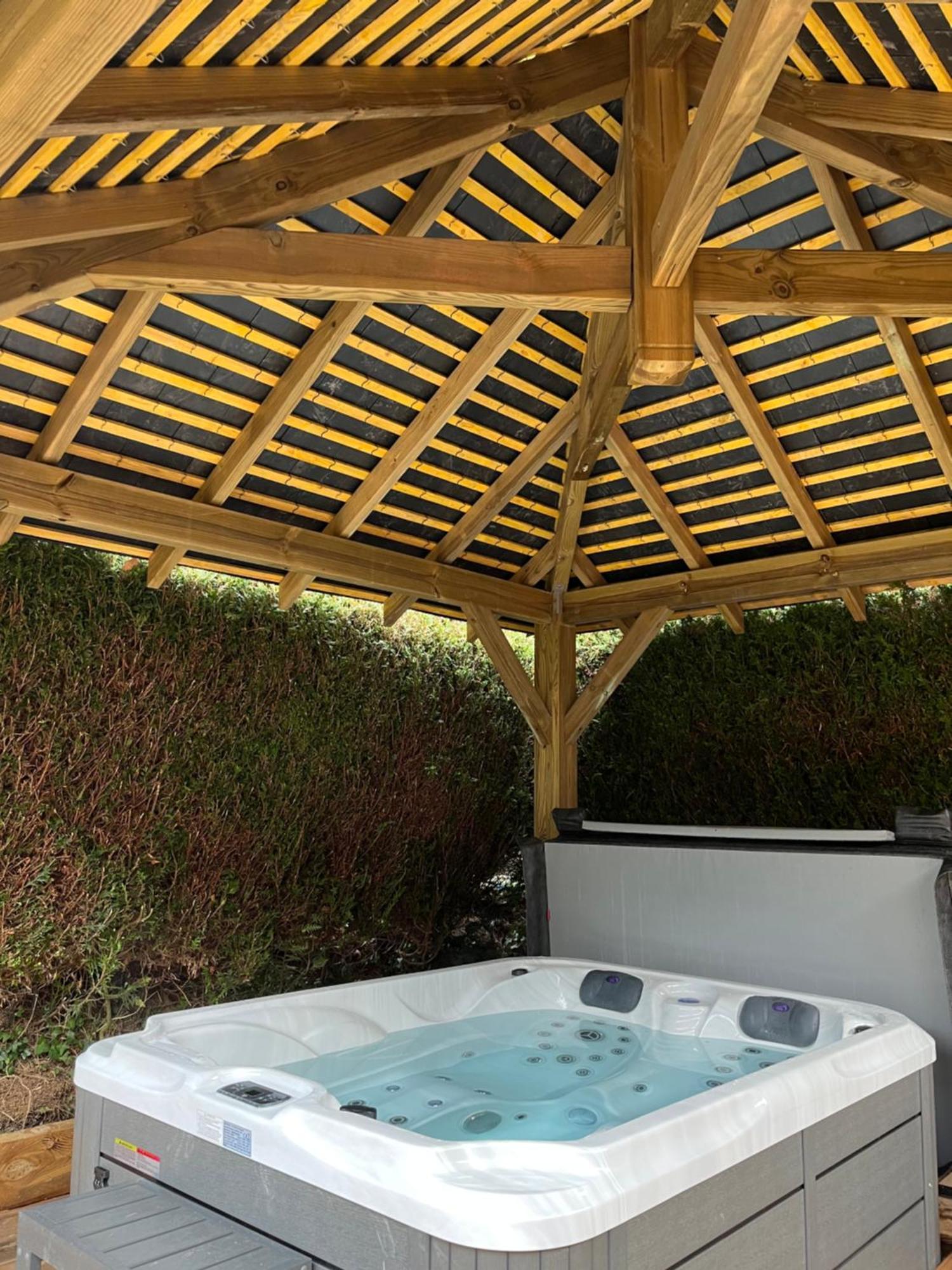Domaine Du Gros Chene - Terrasses Avec Jacuzzis Privatifs Apartamento Ablon Exterior foto