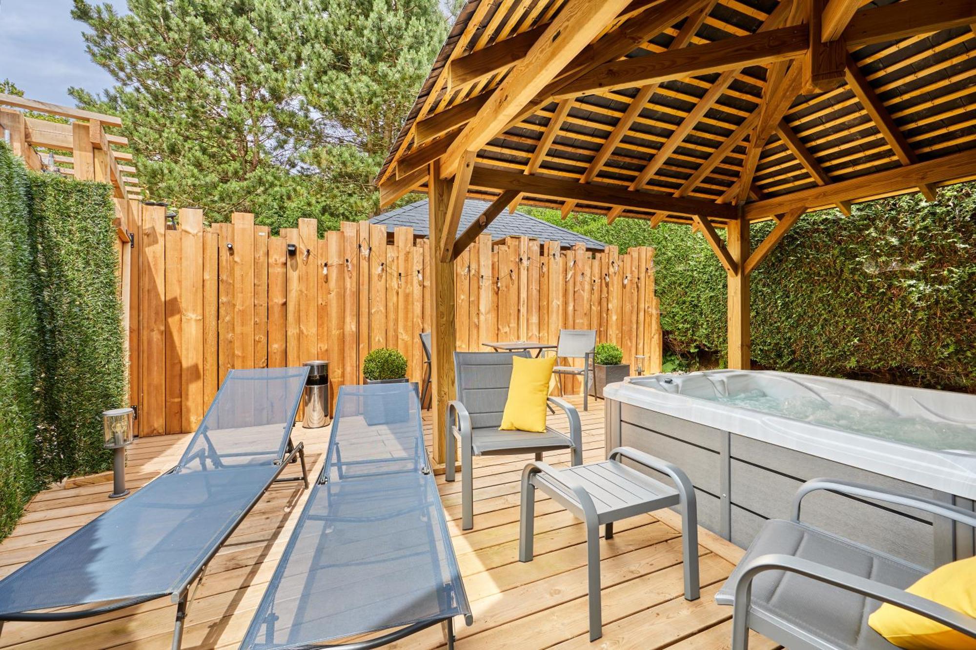 Domaine Du Gros Chene - Terrasses Avec Jacuzzis Privatifs Apartamento Ablon Exterior foto