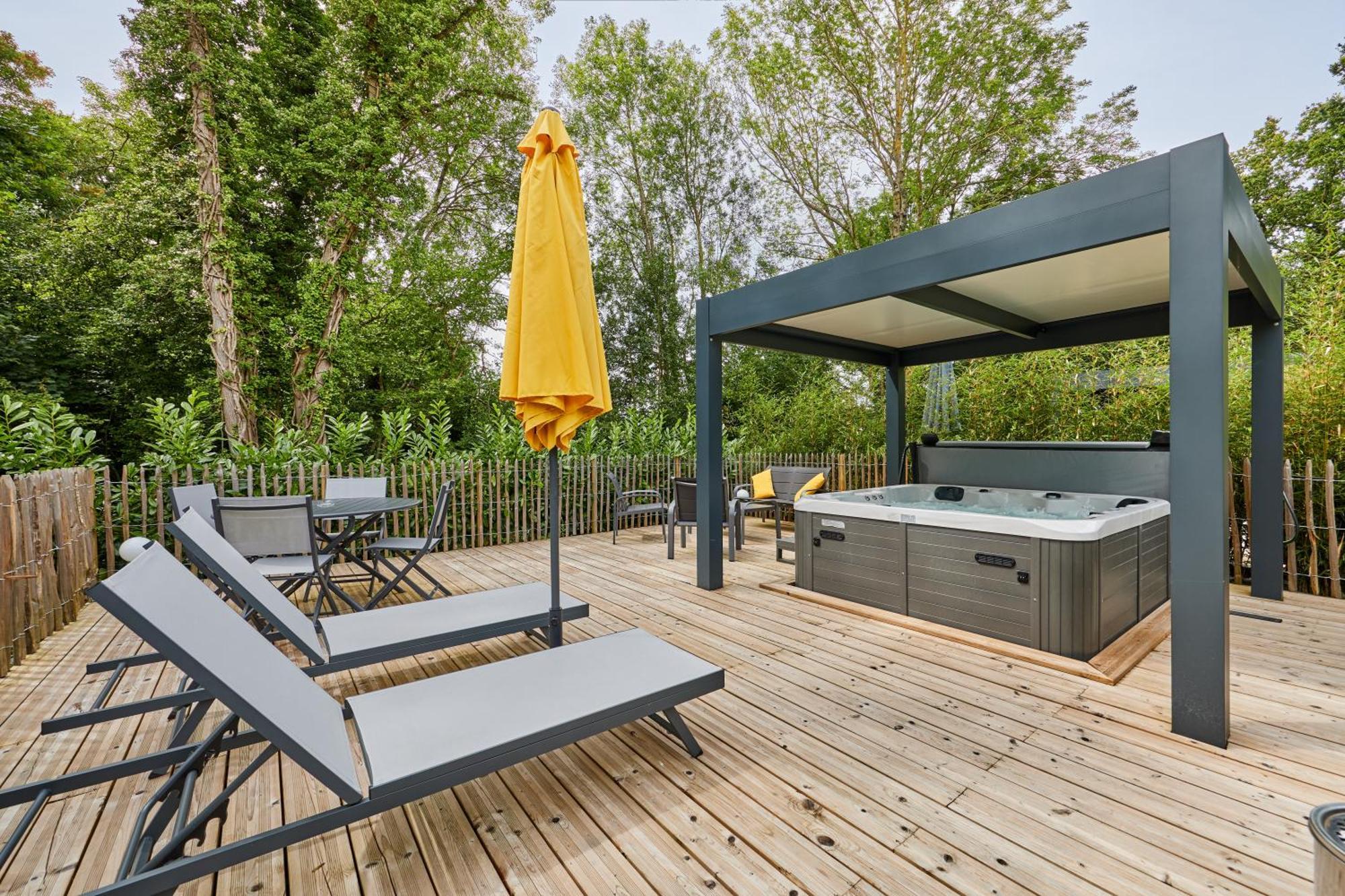 Domaine Du Gros Chene - Terrasses Avec Jacuzzis Privatifs Apartamento Ablon Exterior foto