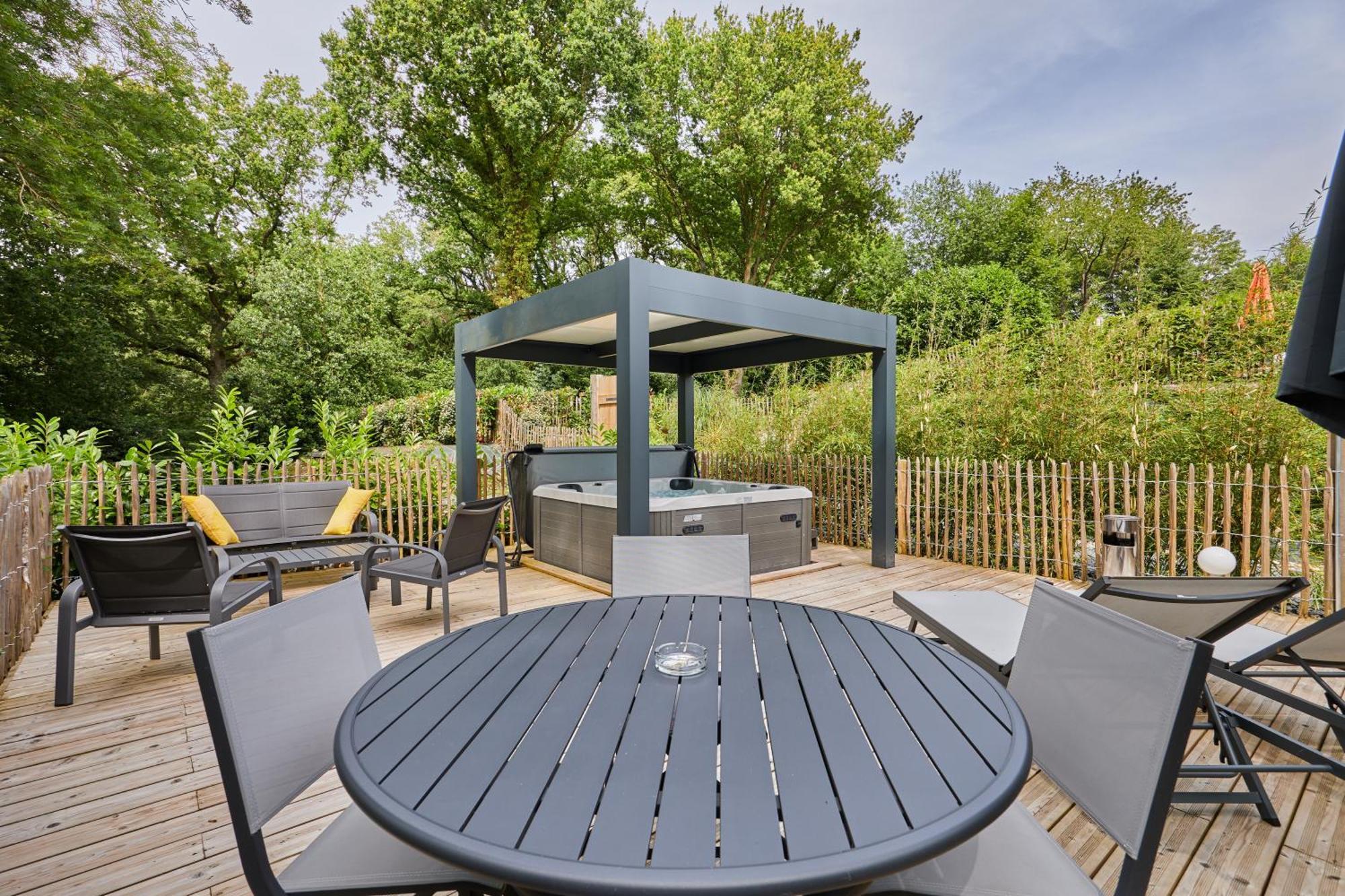 Domaine Du Gros Chene - Terrasses Avec Jacuzzis Privatifs Apartamento Ablon Exterior foto