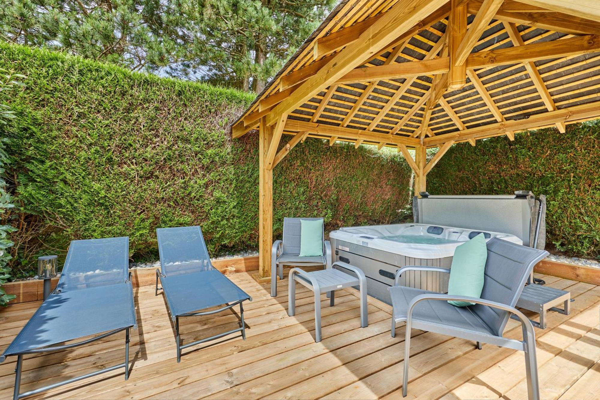 Domaine Du Gros Chene - Terrasses Avec Jacuzzis Privatifs Apartamento Ablon Exterior foto