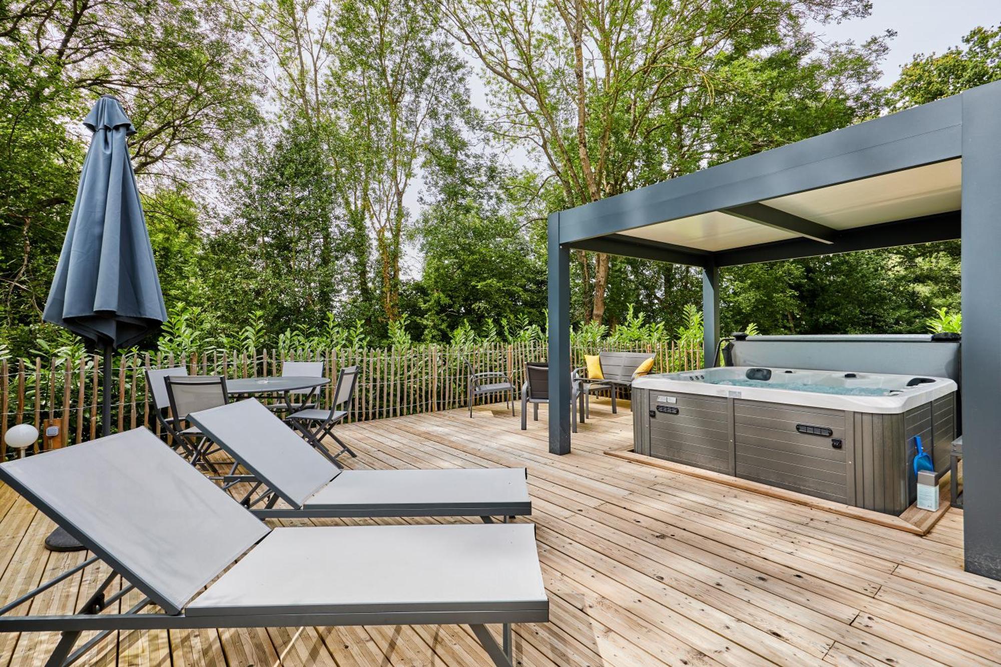 Domaine Du Gros Chene - Terrasses Avec Jacuzzis Privatifs Apartamento Ablon Exterior foto